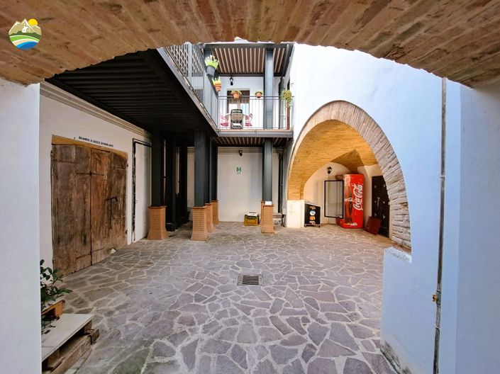 Image No.10-5 Bed Townhouse for sale