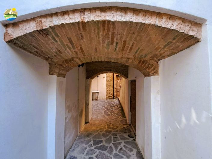 Image No.11-5 Bed Townhouse for sale