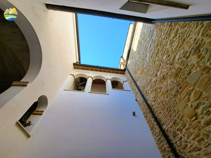 Image No.14-5 Bed Townhouse for sale