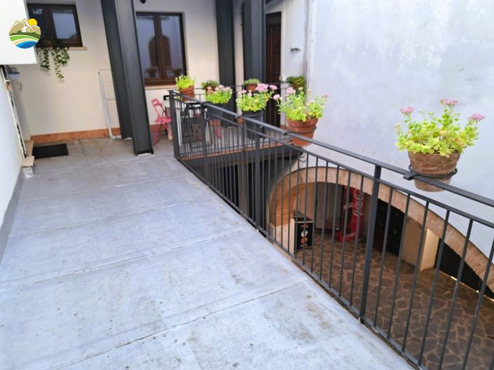 Image No.21-5 Bed Townhouse for sale