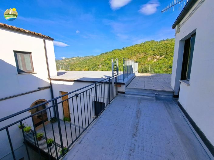 Image No.35-5 Bed Townhouse for sale