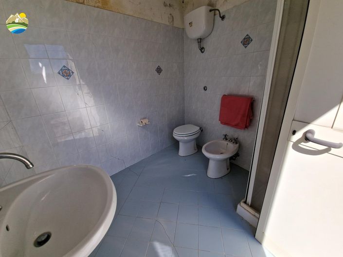 Image No.22-2 Bed Country House for sale