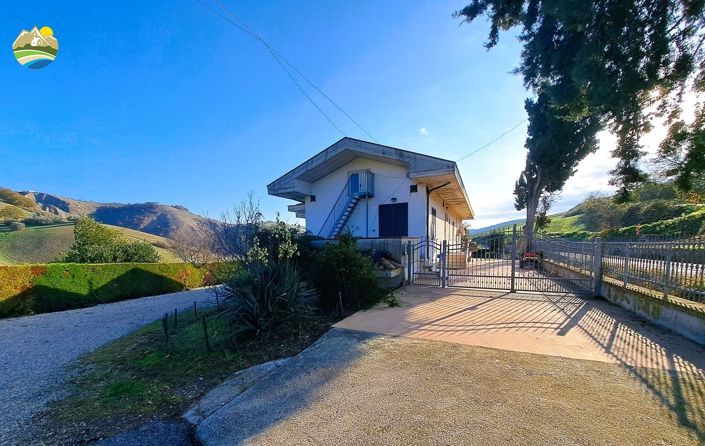 Image No.2-4 Bed Country House for sale