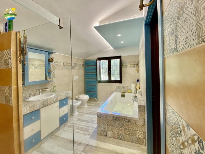 Image No.23-3 Bed Country House for sale