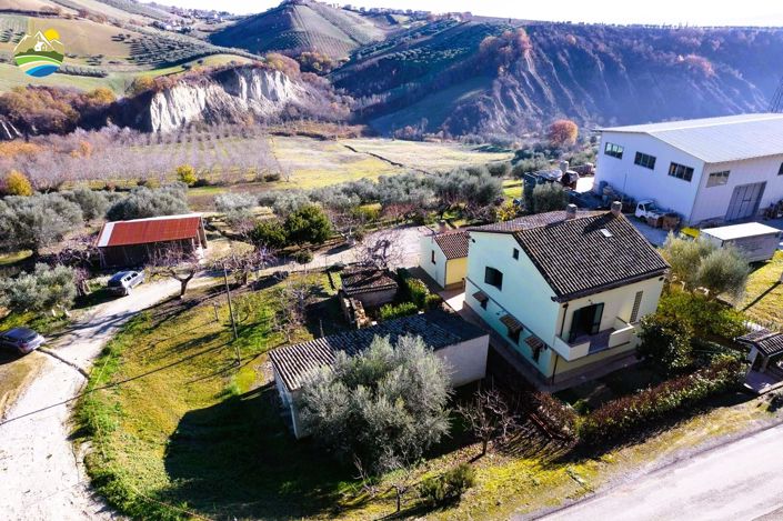 Image No.7-3 Bed Country House for sale