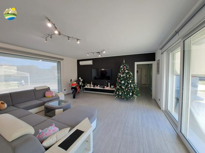 Image No.11-3 Bed Villa for sale