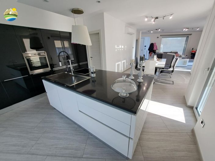 Image No.18-3 Bed Villa for sale