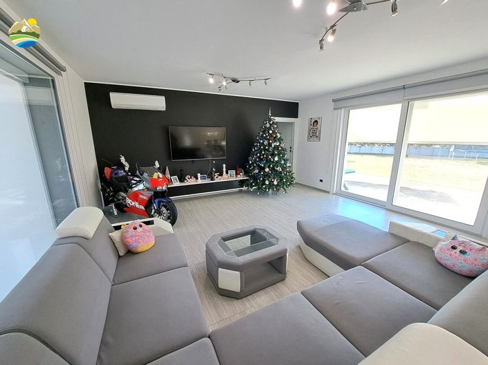 Image No.2-3 Bed Villa for sale