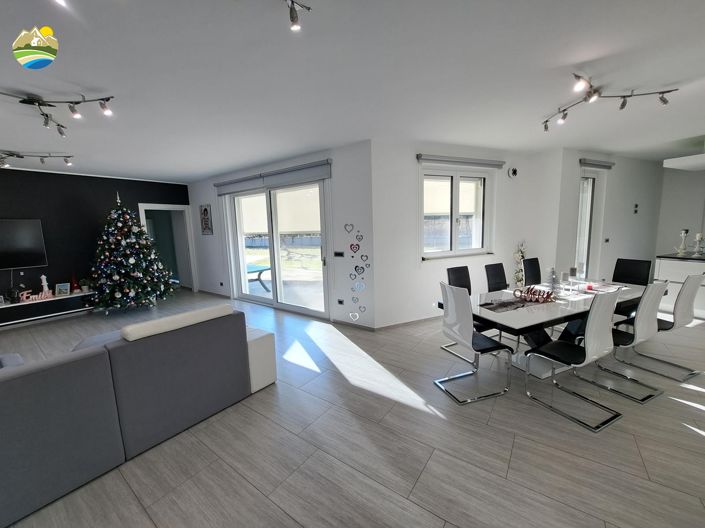 Image No.22-3 Bed Villa for sale