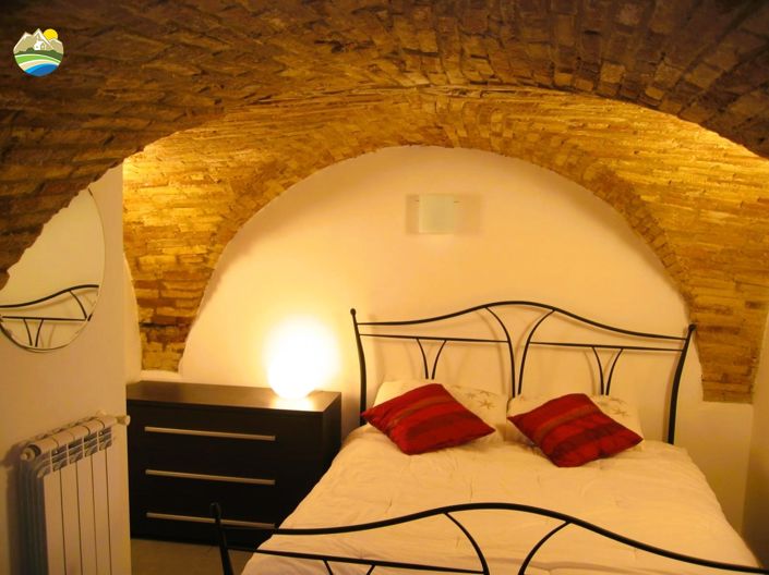 Image No.2-2 Bed Townhouse for sale