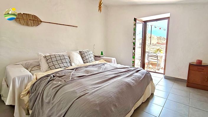 Image No.20-2 Bed Townhouse for sale