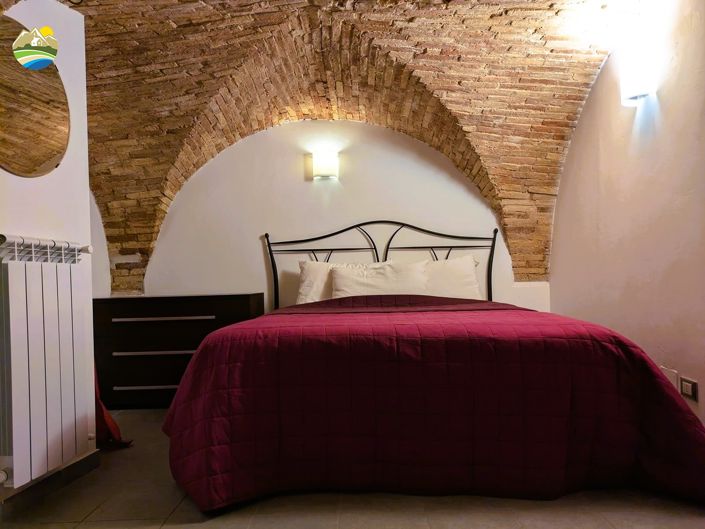 Image No.23-2 Bed Townhouse for sale