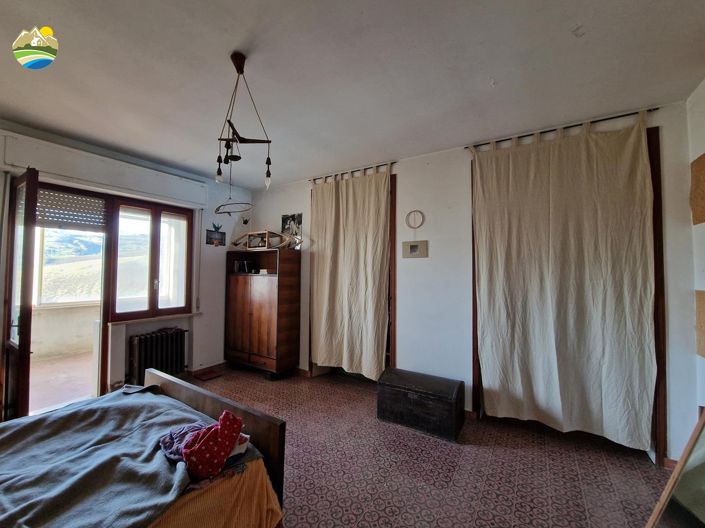 Image No.26-4 Bed Country House for sale