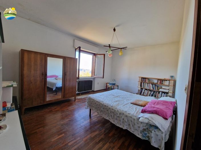 Image No.27-4 Bed Country House for sale