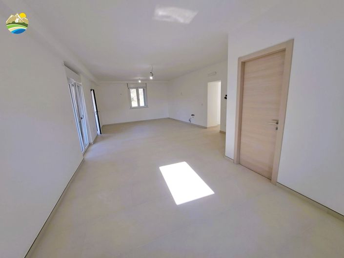 Image No.12-4 Bed Country House for sale