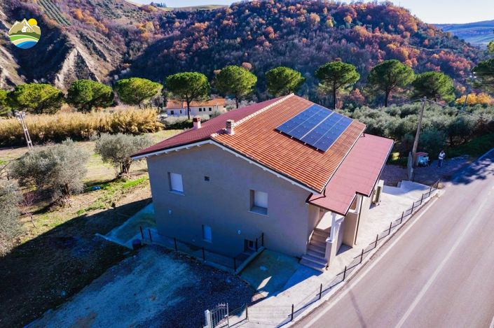 Image No.2-4 Bed Country House for sale