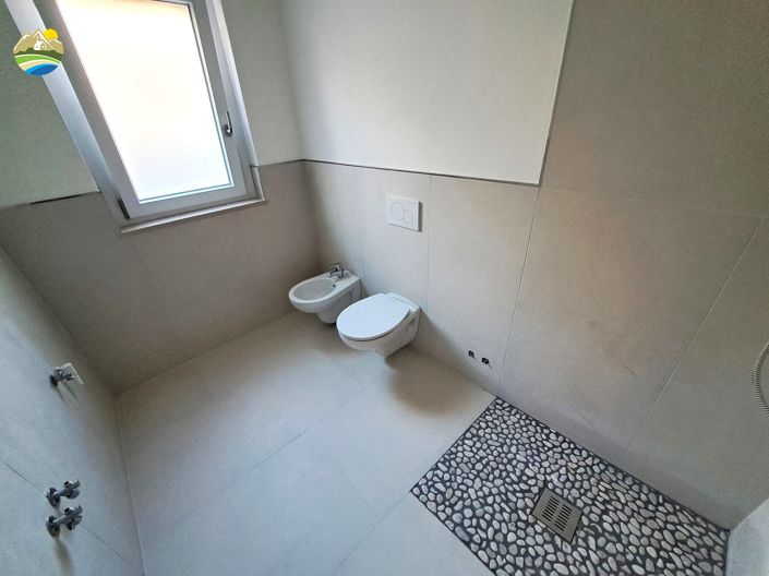 Image No.28-4 Bed Country House for sale