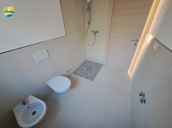 Image No.29-4 Bed Country House for sale