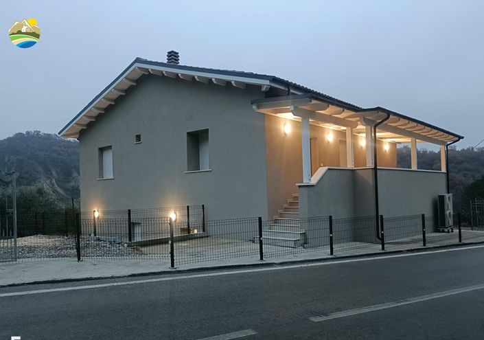 Image No.30-4 Bed Country House for sale