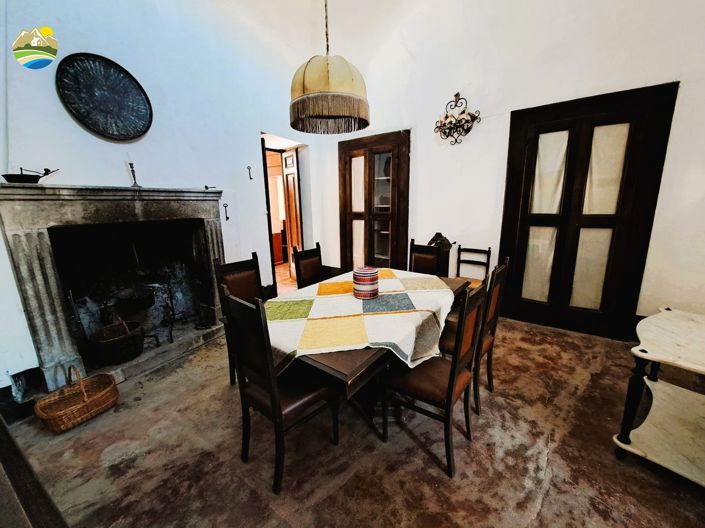 Image No.11-8 Bed Townhouse for sale