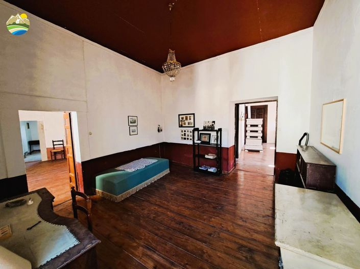 Image No.15-8 Bed Townhouse for sale