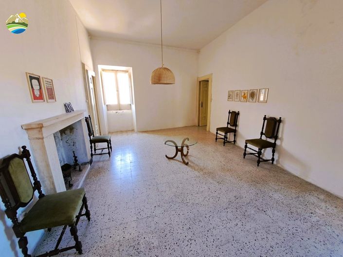 Image No.28-8 Bed Townhouse for sale