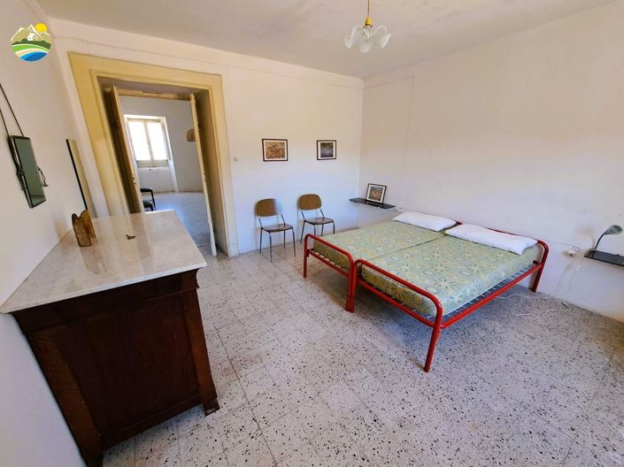 Image No.30-8 Bed Townhouse for sale