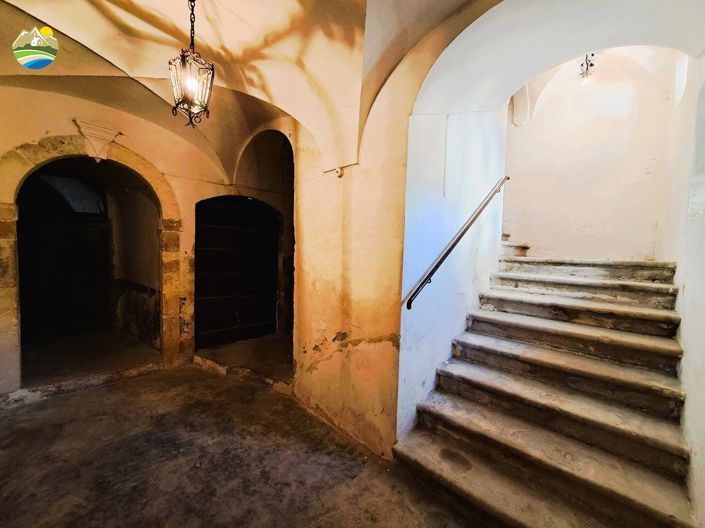 Image No.4-8 Bed Townhouse for sale