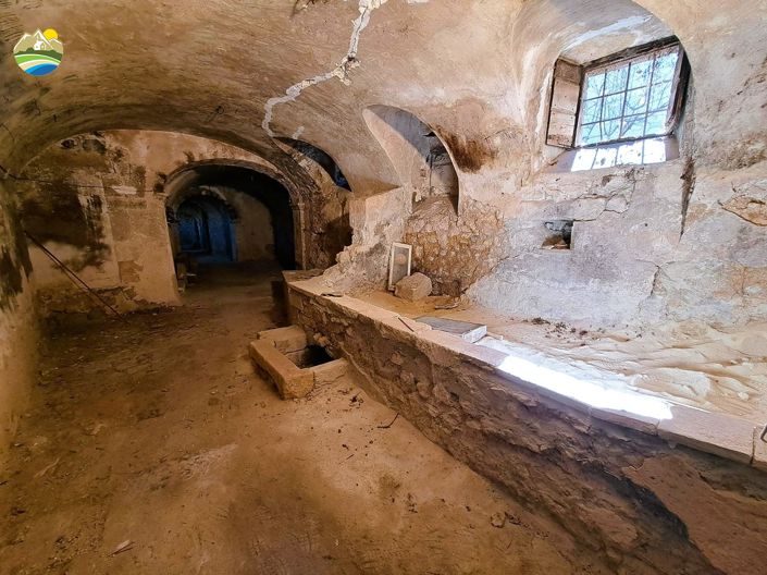 Image No.5-8 Bed Townhouse for sale