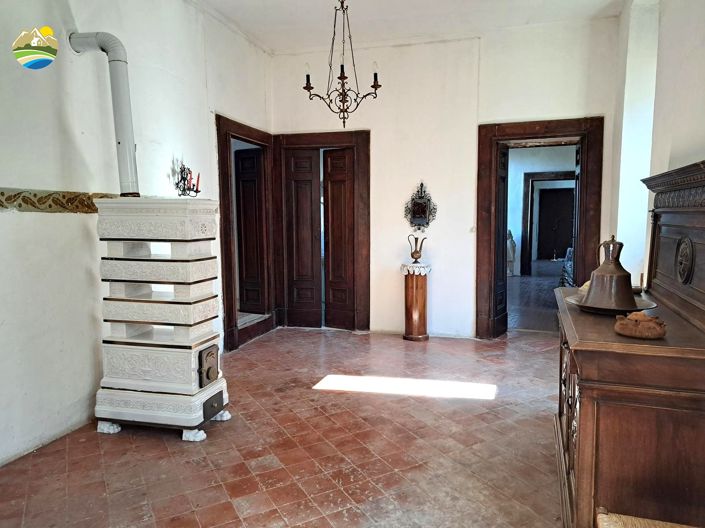 Image No.8-8 Bed Townhouse for sale