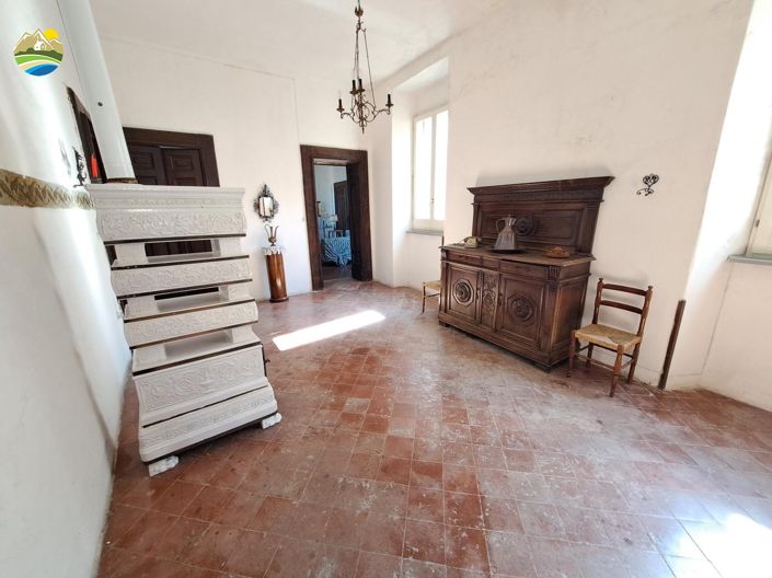 Image No.9-8 Bed Townhouse for sale