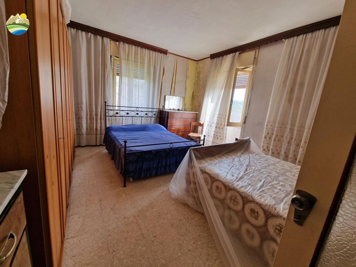 Image No.11-3 Bed Country House for sale