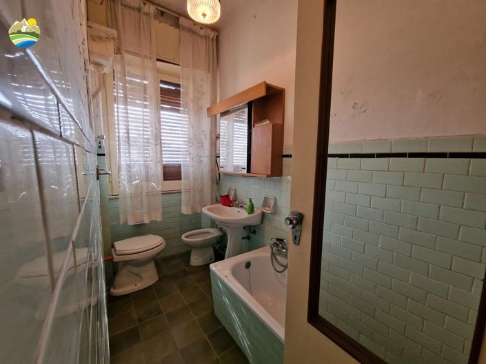 Image No.19-3 Bed Country House for sale