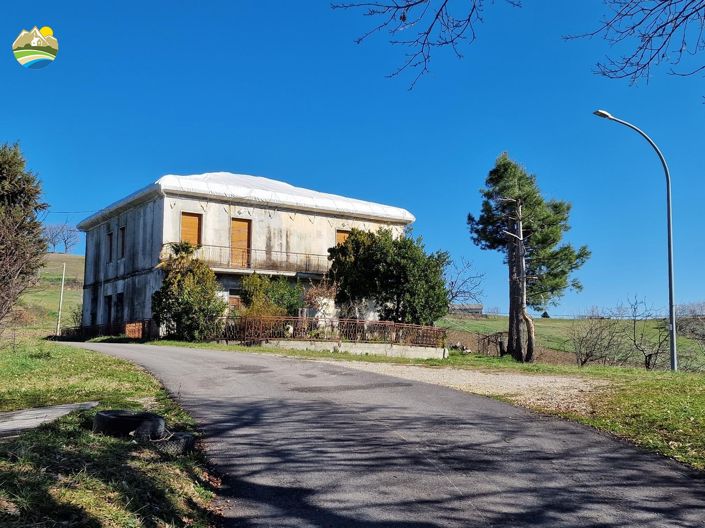 Image No.2-3 Bed Country House for sale