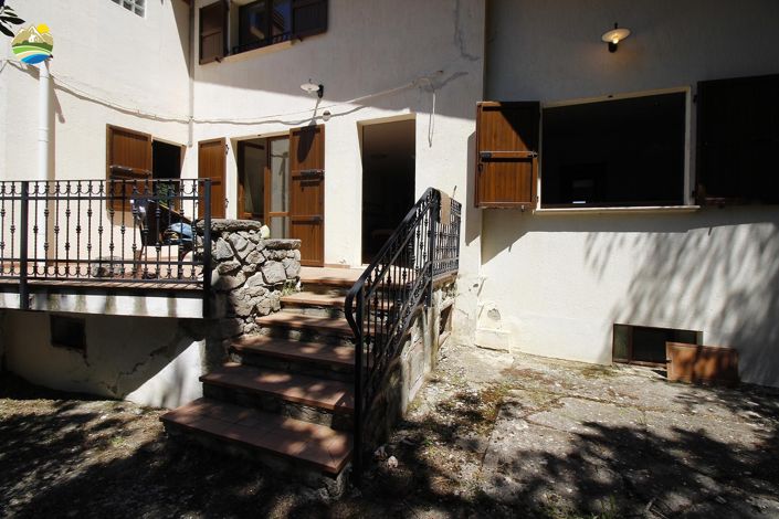 Image No.10-4 Bed Country House for sale