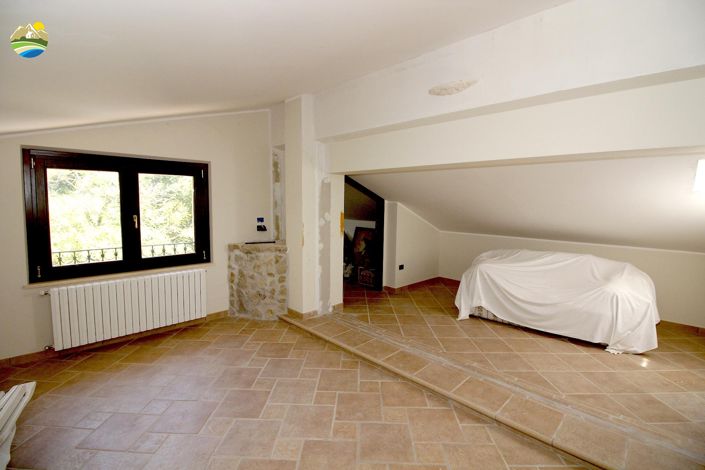 Image No.29-4 Bed Country House for sale