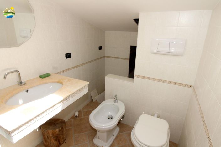 Image No.30-4 Bed Country House for sale