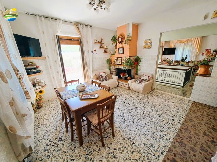 Image No.18-2 Bed Country House for sale