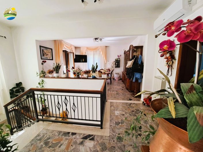 Image No.19-2 Bed Country House for sale