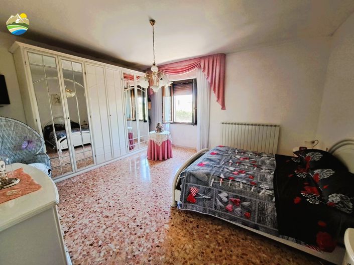 Image No.22-2 Bed Country House for sale