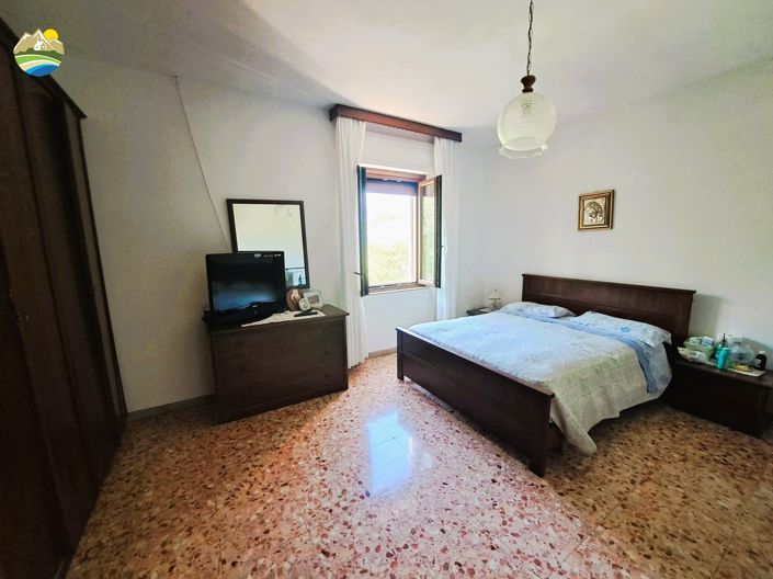 Image No.23-2 Bed Country House for sale