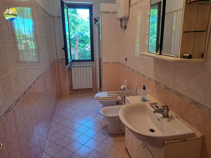 Image No.30-2 Bed Country House for sale