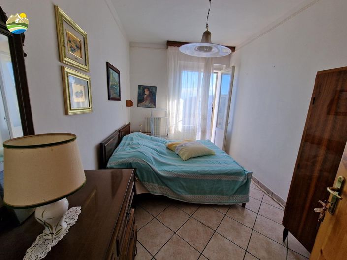 Image No.20-2 Bed Country House for sale