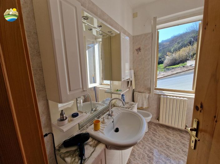 Image No.21-2 Bed Country House for sale