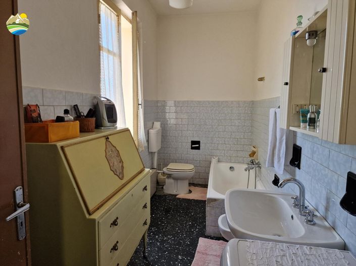 Image No.24-2 Bed Country House for sale