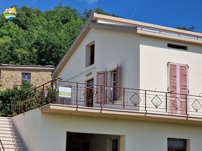 Image No.6-2 Bed Country House for sale