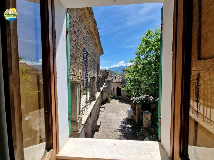 Image No.20-3 Bed Townhouse for sale