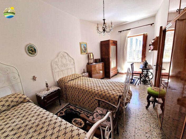 Image No.21-3 Bed Townhouse for sale