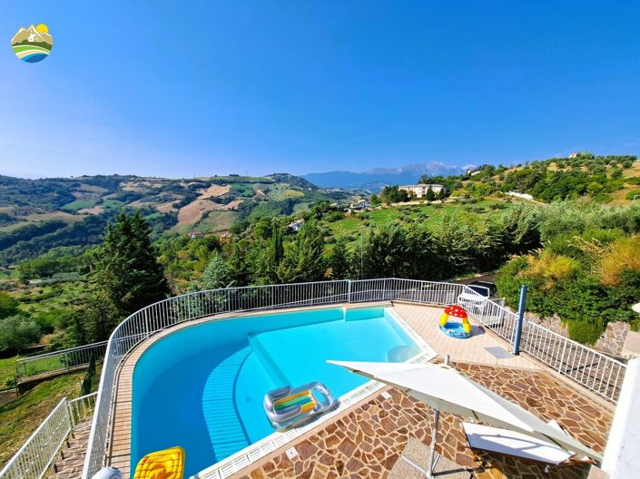 Image No.11-8 Bed Villa for sale