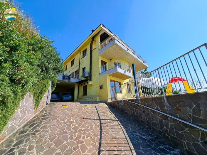 Image No.2-8 Bed Villa for sale